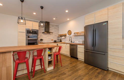 Ponderosa Palisades House | Pine Cone Place Brand New Build, EV Charger, Hydronic Heat, Steam Shower, 500G Wifi, Arcade & PS4
