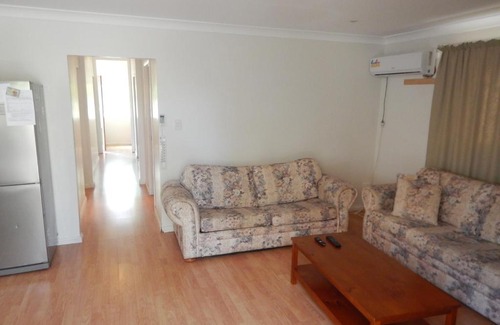 Wynnum House | Pine Cottage