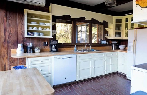 Normalville Ski Chalet | Pine Grove Retreat- True Mtn. Chalet near 7 Springs, Falling Water, & Ohiopyle