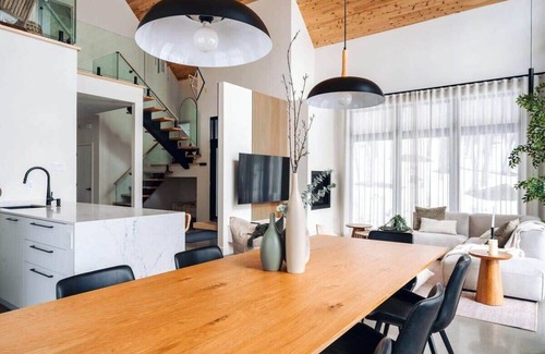 Val-des-Lacs Ski Chalet | Pine Haus Summary: Th