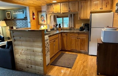 St Germain Cottage | Pine Haven Resort Unit #5