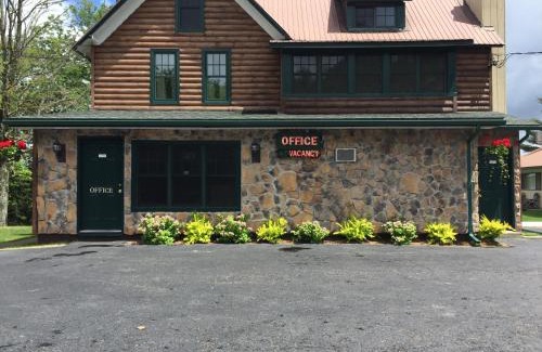 Old Forge Hotel | Pine Knoll Hotel Lakeside Lodge & Cabin