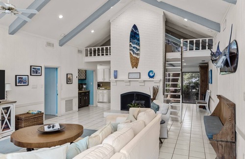 Pine Knoll Shores House | Pine Knoll Shores Canal, NC Comfortable Beach Get-Away