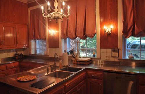 Youngstown House | Pine Lakes Club Mansion. 12,000 Sq Ft Sleeps 20, 10 Bathrooms