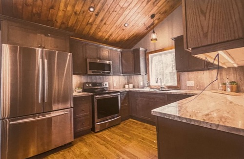 Perry Cottage | Pine Lane Retreat
