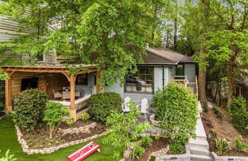 Piedmont Heights House | Pine Lodge Midtown Atlanta - Luxury Oasis, Quiet & Central Location, Beltline & Piedmont Park Steps Away