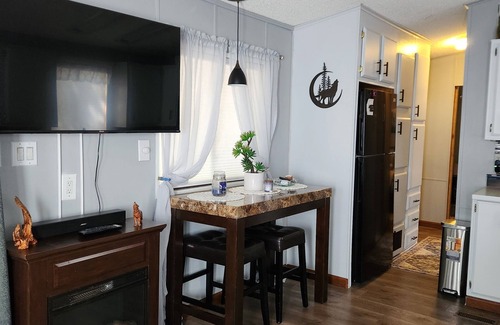 Pinetop House | Pine &Peaks Retreat Charming 1-Bedroom House with Casita sleeps 5 in Pinetop, AZ