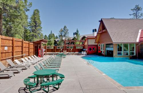 Four O'Clock Apartment | Pine Ridge Condos