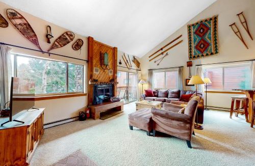 Four O'Clock Apartment | Pine Ridge Condos