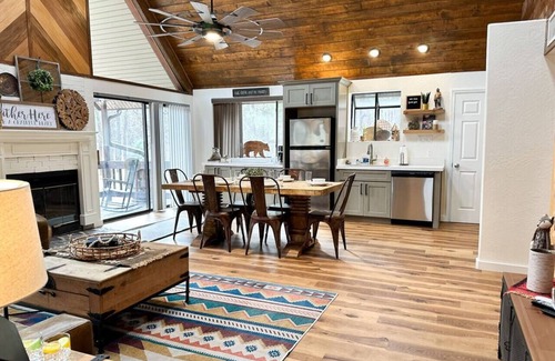 Show Low Cabin | Pine Ridge Lodge | Hot Tub~Game Room~Pets Welcome