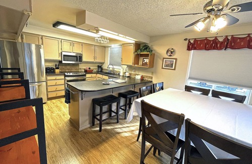 Spokane House | PINE RIVER HOME 5BD, SPA, THEATER, Near UNIVERSITY, WANDERMERE GOLF, GREEN BLUFF