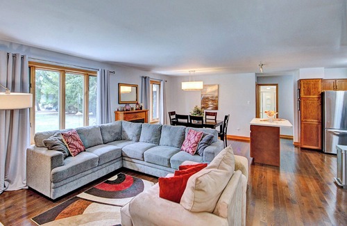 Zurich Cottage | Pine View Cottage Family-Friendly Getaway King Bed