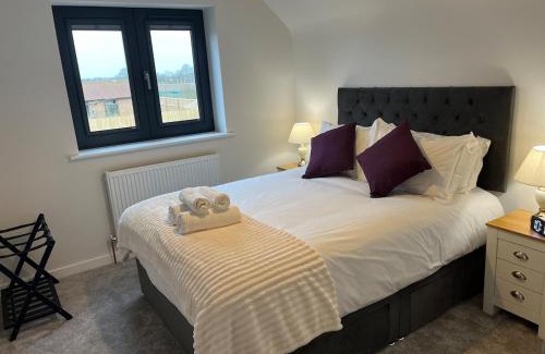 Stoke Ash House | Pineapple Cottage