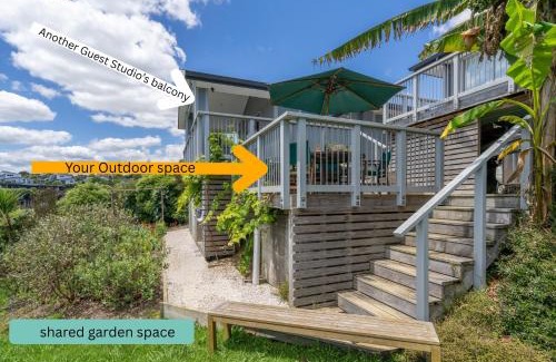 Raglan House | Pineapple Palace Studio