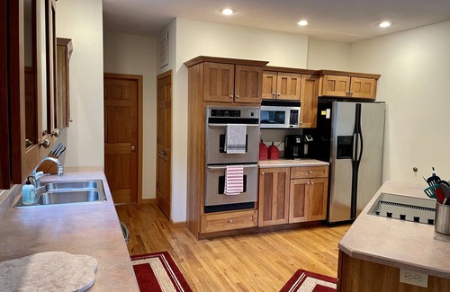 Davis House | Pinebrook Retreat - Relaxation and adventure all year long!