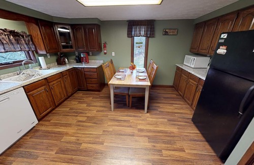Carbon Hill Cabin | Pines Lodge at Sand Run Lake in WNF, Hocking Hills