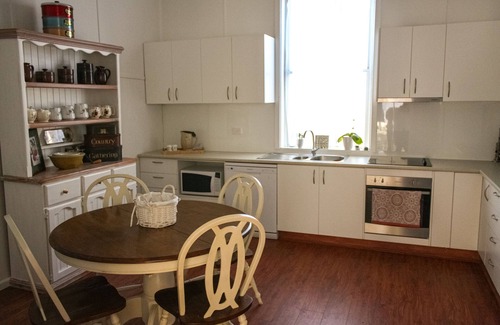 Narromine House | Pinetree Cottage Narromine