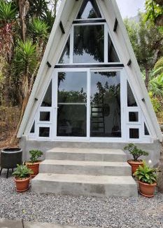 San Lucas Toliman Hostel | Pink house