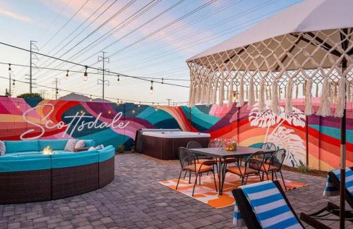 Hy-view House | Pink Palms - Bachelorette Dream Pool Spa BBQ