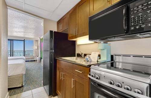Downtown Myrtle Beach Condo | Pink Surf by StayMareni - Oceanfront 2 Queens Suite