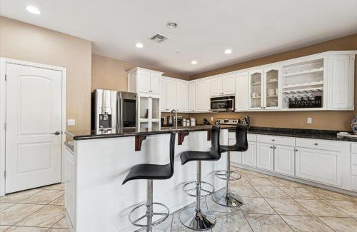 Westwing Mountain House | Pinnacle Breeze-Private Backyard-Mins to Six Flags