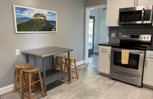Pinnacle House | Pinnacle Cottage - 2 bedroom/1.5 bath - near Pilot Mountain State Park