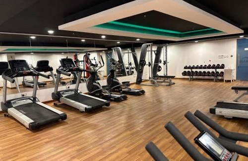 Al Ghubrah Ash Shamaliyyah Apartment | Pinnacle Row 2-Bedroom Retreat