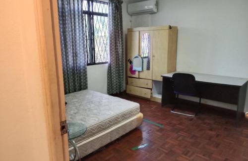 Lutong Apartment | PINTARMAN LUTONG VILLA Private Room with Shared Bathroom