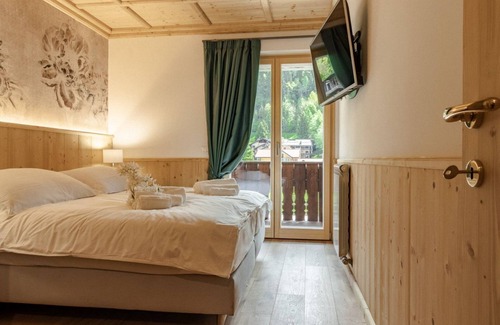 Giustino Apartment | PINZOLO - THREE APARTMENT WITH TWO BATHROOMS AND WIFI
