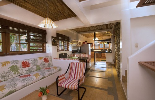 Comuna San Jose House | Pio Pio - House of La Gallera