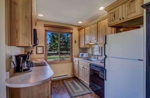 Clark Cabin | Pioneer - Cozy riverside retreat in the mountains