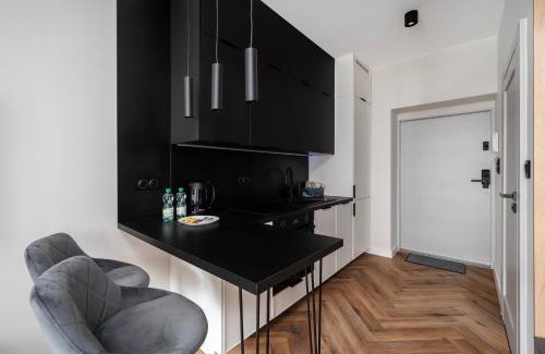 Srodmiescie Apartment | Piotrkowska Grand Avenue Apartments by BookingHost