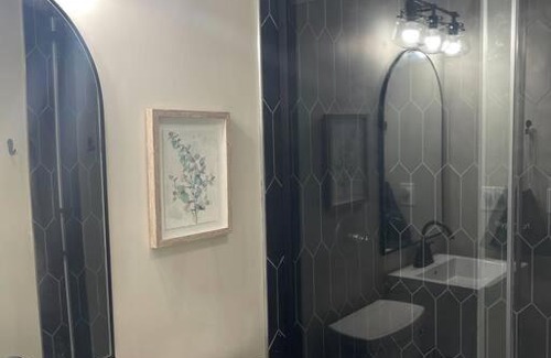 Hamilton Apartment | Piper's Place - 2 Bedroom House in DT Hamilton