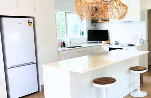 Papamoa Beach House | Pipis' Beach House, Papamoa beach, 5 minute walk to the sea. Pet friendly.