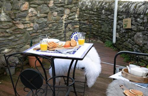 Malborough House | Pippin Cottage - Character Cottage with the spirit of the sea