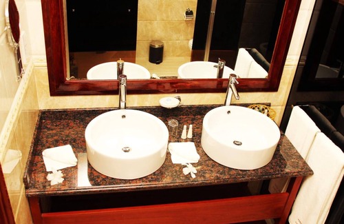 Praslin Island House | Pirogue Lodge