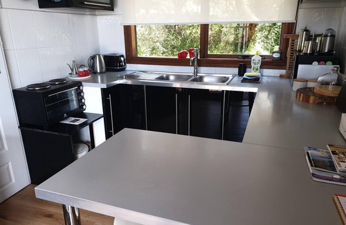 St. Andrews Beach Cottage | Pirongia Villa, high on a hill, beach is 200m walk away.