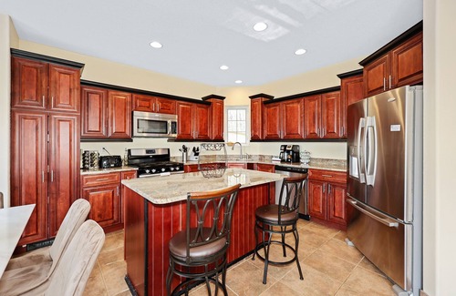 Manchester House | Piscataqua River Reservoir House - with King & Queen beds - Pet Friendly