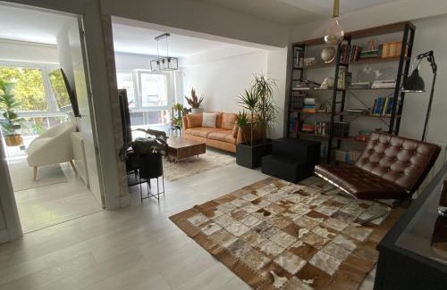 El Ensanche Zona Nuova Apartment | Piso moderno y céntrico dos salones