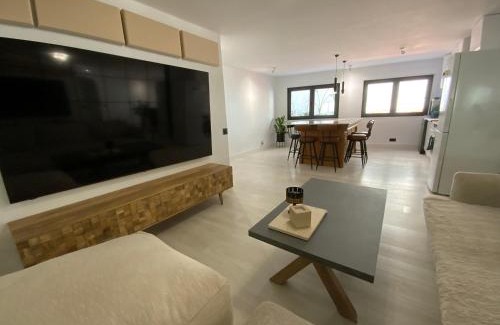El Ensanche Zona Nuova Apartment | Piso moderno y céntrico dos salones