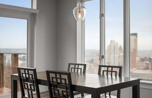 Mount Washington Apartment | Pittsburgh Skyline Views - Luxury 1 Bedroom