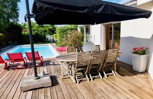 Le Porge House | Plaisant villa with pool, close to the beach