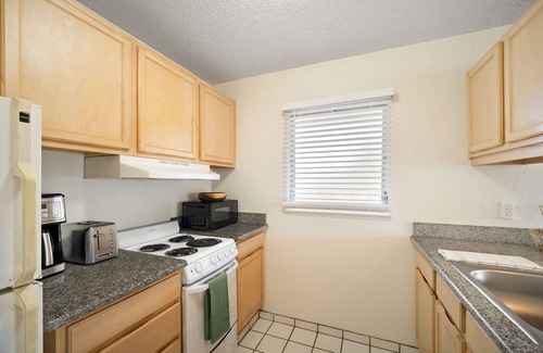 Wailua Condo | Plantation Hale Suites J1, AC, Walk to town, Near Beaches, Wifi
