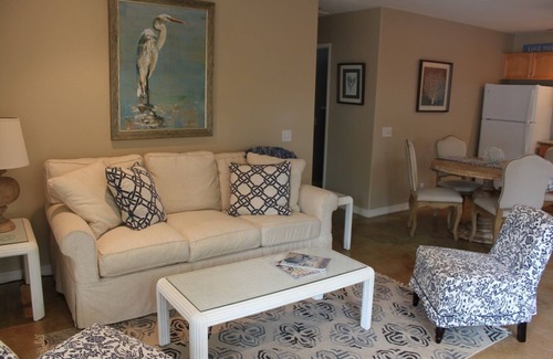 Paia Cottage | Plantation Style cottage short walk to beach and town nPermit STPH2013/0004