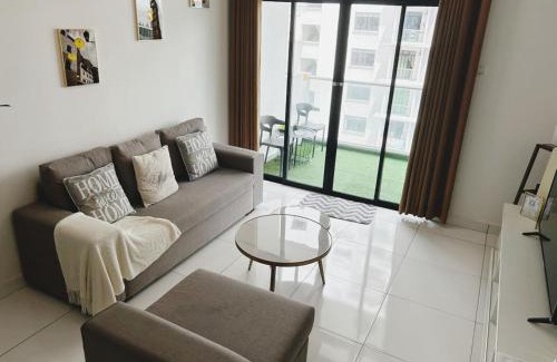 Taman Bukit Mewah Apartment | Platino 13 Pax, Mins away from Paradigm & Legoland