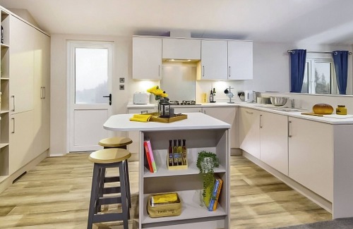 Mablethorpe Ski Chalet | Platinum Lakeview Lodge Sleeps 8