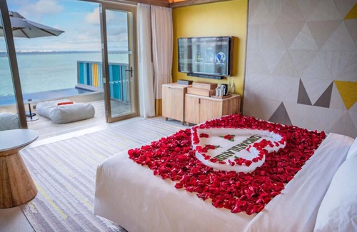 Farukolhufushi Island Hotel | Platinum Overwater Pool Villa, 1 King, Hard Rock, Lagoon Access