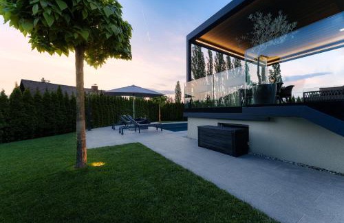 Berghausen House | Platschberg Urban Hideaway - Stilvolles Ferienhaus mit Pool an der Weinstraße