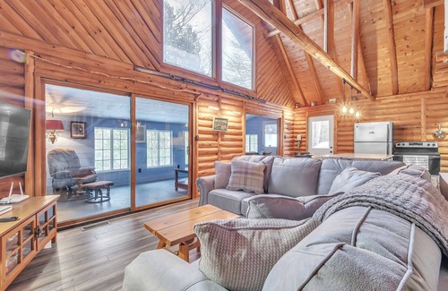 Beulah Cabin | Platte Haven: Summer Bliss: Kayak, Fish & Relax by the River!