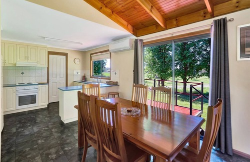 Bombowlee Cottage | Platypus Cottage Tumut